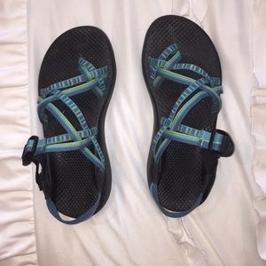 women’s size 7 blue and green 2 strap chacos !!